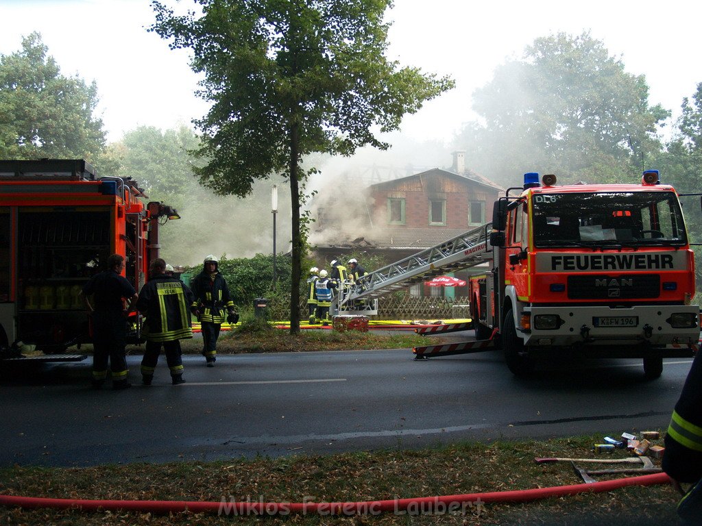 Brand Schuetzenhof Neusser Landstr P5998.JPG